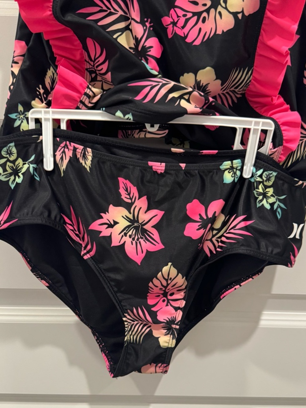 Hurley Girls Swim XXL 18-20 Black Floral Tankini with Pink Side Ruffles - Picture 9 of 11
